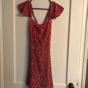 Never worn! Summer dress, super cute back.